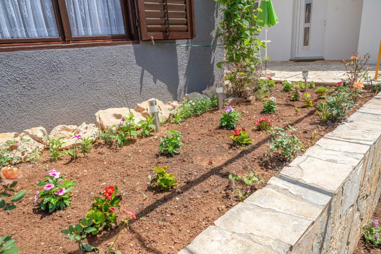 Apartments Klavdija Vodice Kültér fotó